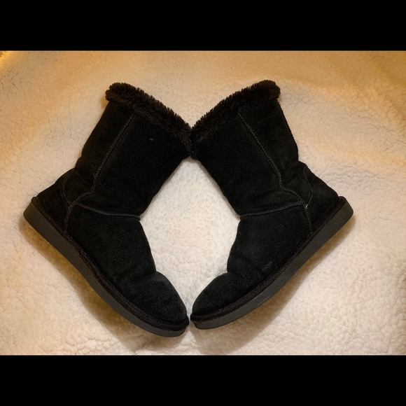 Soft Fuzzy Black Boots - Picture 5 of 5